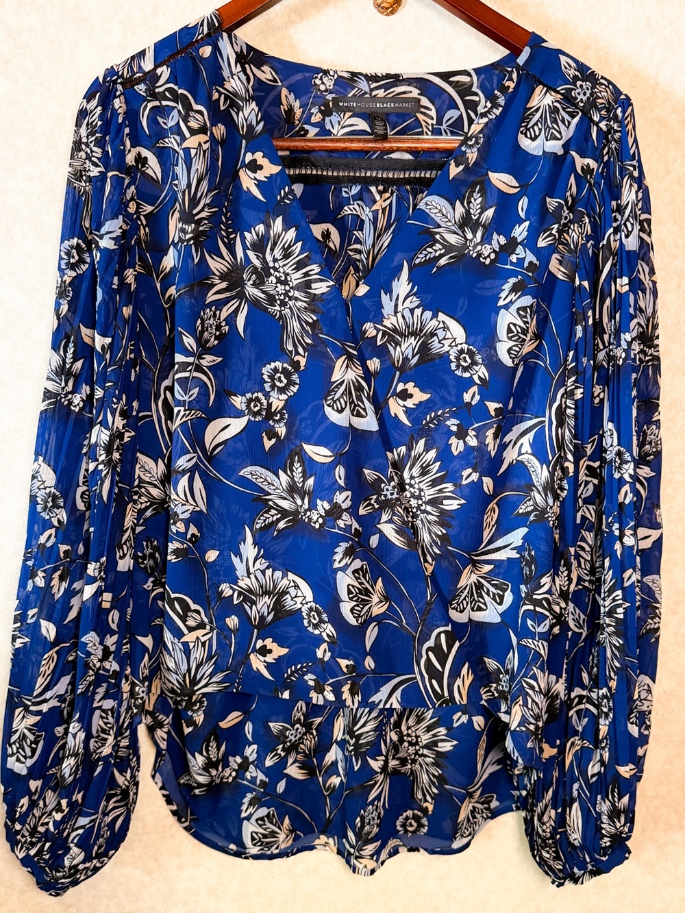 White House Black Market Navy Floral Mock Wrap Blouse Office Chic EUC 12 - Picture 2 of 7